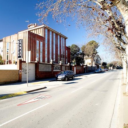 Hostal Xarau Cerdanyola del Valles Bagian luar foto