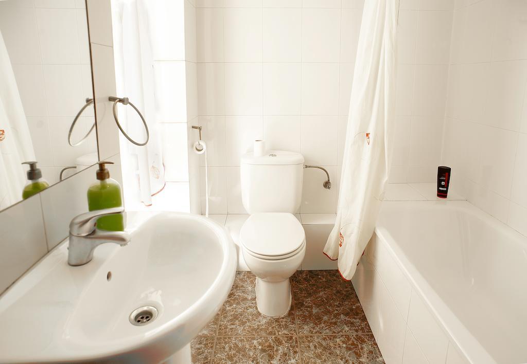 Hostal Xarau Cerdanyola del Valles Ruang foto